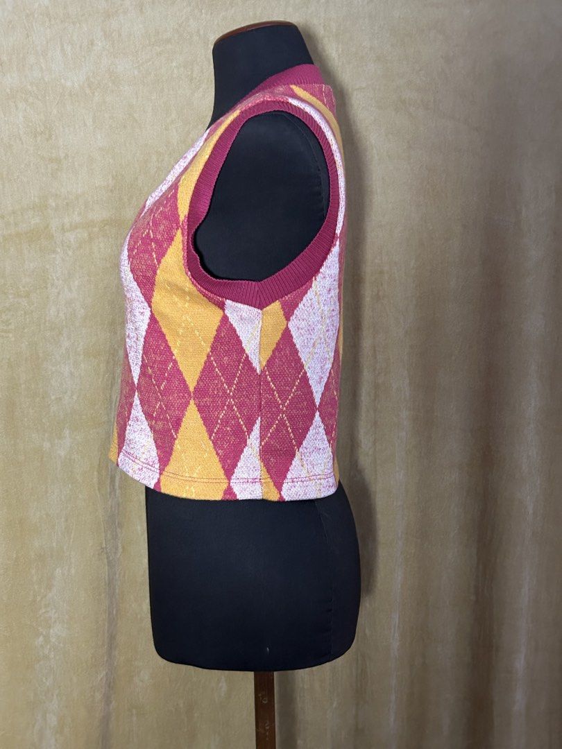 Zara Argyle Knit V-Neck Vest Top (Category: Sleeveless) located in Batangas. Submitted by mkjgb (Listing ID 1449531599, Image 3). Description: Length from shoulder is 18”. Width at waist is 17”. Can fit up to large. - Cute cropped vest - Classic argyle pattern - Pink trim on neckline and armholes - Colors: Pink, yellow, white - Versatile for layering or wearing solo - Ideal for preppy or Y2K aesthetic ❄️ Travel-Ready Winter Wear | Stylish • Cozy 