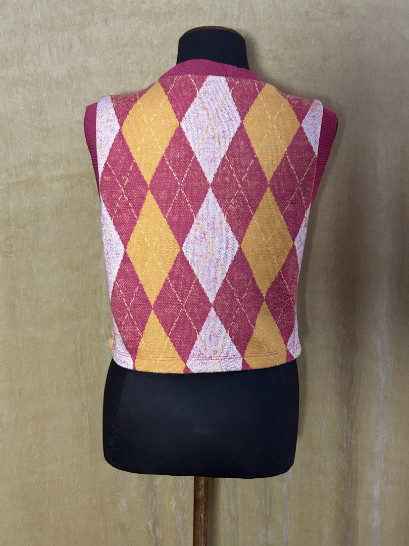 Zara Argyle Knit V-Neck Vest Top (Category: Sleeveless) located in Batangas. Submitted by mkjgb (Listing ID 1449531599, Image 2). Description: Length from shoulder is 18”. Width at waist is 17”. Can fit up to large. - Cute cropped vest - Classic argyle pattern - Pink trim on neckline and armholes - Colors: Pink, yellow, white - Versatile for layering or wearing solo - Ideal for preppy or Y2K aesthetic ❄️ Travel-Ready Winter Wear | Stylish • Cozy 