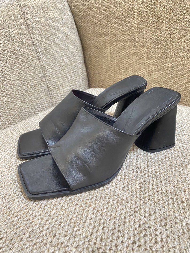 ZARA Black Square Toe Block Heel Mules Sandals (Category: Heels) located in Pagadian. Submitted by everbeauxsacs (Listing ID 1449358768, Image 3). Description: - Brand: ZARA - Style: Black Mules -Size: 6/23cm can fit 7/24cm slim feet - Design: Square toe, block heel - Closure: Easy slip-on -Minimal issue shown on the last pic!.