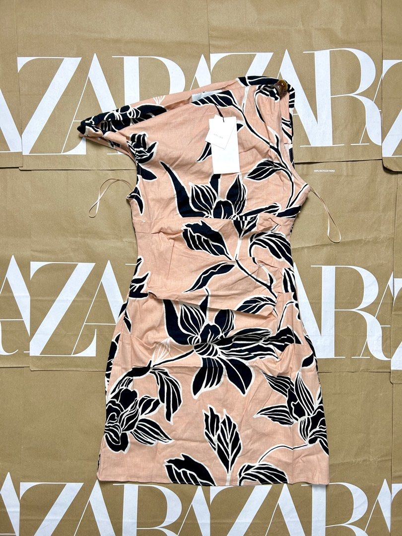 Zara Linen Blend Mini Dress (Category: Dresses) located in Zaragoza. Submitted by zaraitemsbycnd (Listing ID 1449354917, Image 3). Description: A fitted linen-blend dress with wide twisted straps and beaded shoulders. A concealed side zip fastening. 2 sizes available Size: SMALL and MEDIUM (pls indicate your size) Length: 32”.