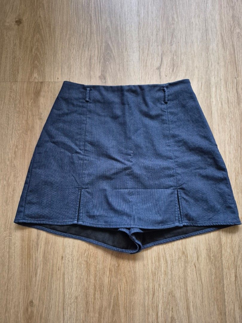 Zara Navy Skort (Category: Shorts) located in Mandaluyong City. Submitted by _spike (Listing ID 1449414567, Image 1). Description: Zara Navy Skort. Creates a tailored look, comes with belt hoops to layer with a belt. Sizing runs slightly large. Feel free to dm for more photos Payment methods: Gcash and Maya Shipping: Grab, Lalamove, and J&t (Shipping fee to be shouldered by buyer).