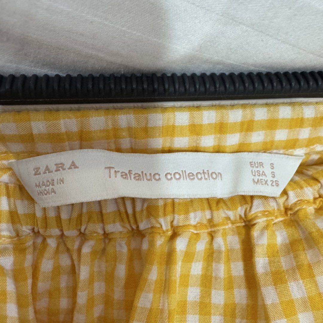 Zara Yellow Gingham Off Shoulder Tie Front Top (Category: Blouses) located in Quezon City. Submitted by scarlette310 (Listing ID 1449510117, Image 3). Description: - No flaws or issues.