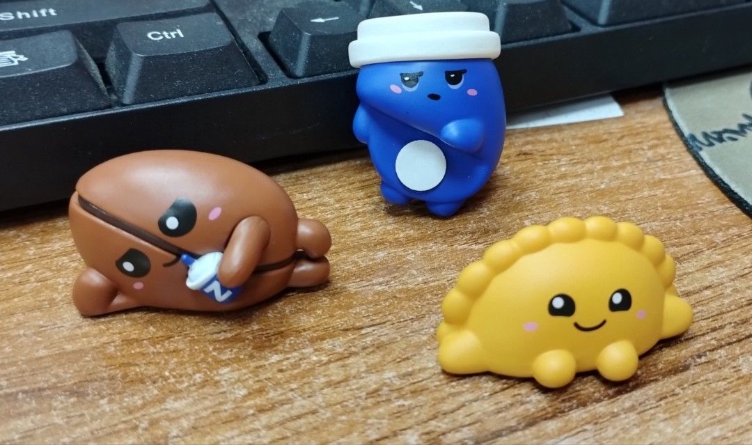 zus hippers (Category: Designer & Blind Box Toys) located in Quezon City. Submitted by kvm30 (Listing ID 1449388282, Image 1). Description: 200 each , bean boss - sold.
