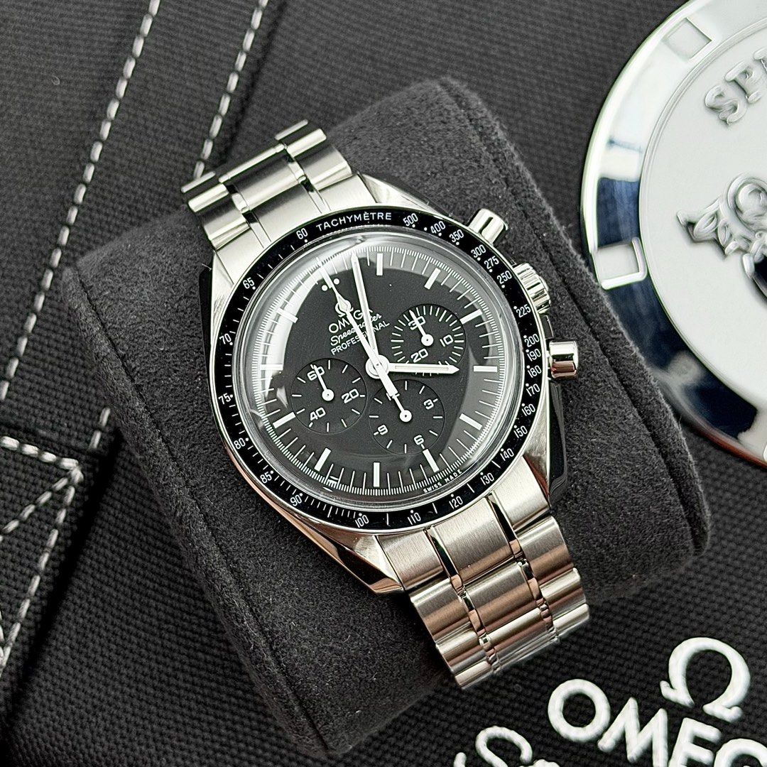 2021 Omega Speedmaster Hesalite Moonwatch (Category: Luxury Watches) located in Paranaque City. Submitted by adom21 (Listing ID 1449661366, Image 2). Description: FOR SALE ⌚️🪹 2021 Omega Speedmaster Professional Hesalite Ref 311 30 42 30 01 005 Discontinued Model 9.7/10 Pristine Condition Local AD 2018 42mm case size Calibre 1861 Manual Winding movement Complete set big box Price: 328,000 Negotiable Meetups and viewing by appointment. Open for v