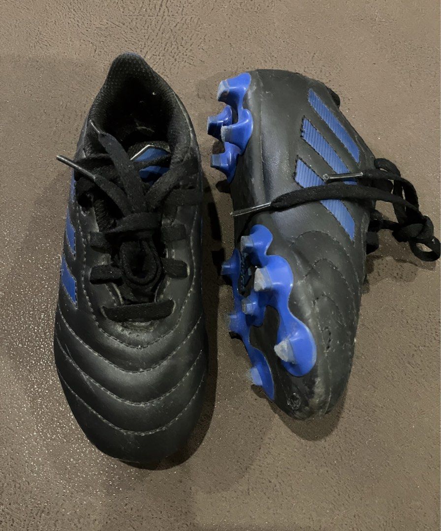 Adidas cleat shoes (Category: Babies & Kids Fashion) located in Pulilan. Submitted by aneth11983 (Listing ID 1449576544, Image 2). Description: For Sale‼️ Adi Soccer cleats for 3-4yo boys US11k/ UK10 1/4k ₱530 + sf/df Payment first basis. Offer will be accepted after the payment. 📍Pulilan, Bulacan 📩.