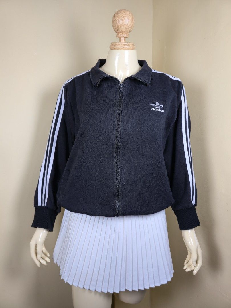 Adidas Track Jacket with 3 Stripes (Category: Coats, Jackets and Outerwear) located in Muntinlupa City. Submitted by elishagauani (Listing ID 1449650364, Image 1). Description: W21 L24.5 Can fit up to Medium Color rate: 7.5/10 Flaw: Need stitch pocket — all are sized with medida in inches please check in medida for accurate sizing REMINDERS: — strictly no cancellation of orders — no return/exchange — all items are sanitized — these are thrifted/u