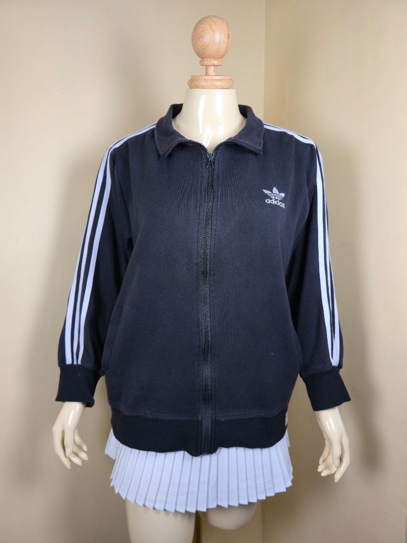 Adidas Track Jacket with 3 Stripes (Category: Coats, Jackets and Outerwear) located in Muntinlupa City. Submitted by elishagauani (Listing ID 1449650364, Image 2). Description: W21 L24.5 Can fit up to Medium Color rate: 7.5/10 Flaw: Need stitch pocket — all are sized with medida in inches please check in medida for accurate sizing REMINDERS: — strictly no cancellation of orders — no return/exchange — all items are sanitized — these are thrifted/u