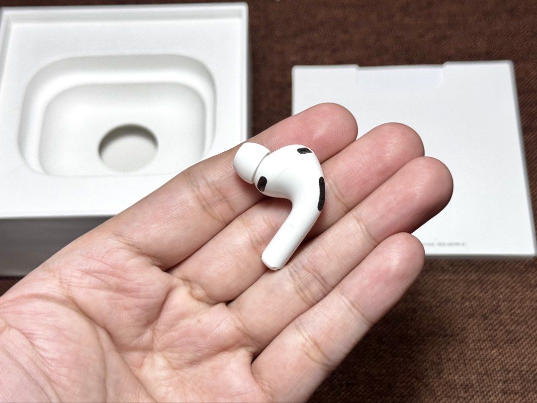Airpods PRO 3 LEFT POD ONLY (Category: Earphones) located in Manila. Submitted by prelovedbyporttt (Listing ID 1449714818, Image 2). Description: Airpods PRO 3 LEFT POD ONLY 🔗PERSONAL WARRANTY: 1 MONTH (Valid as long as the item hasn’t been dropped or exposed to water) • 100% No hidden defects • 100% Battery health is in great condition • 100% Fully functional • 100% Original item (feel free to check my transaction post on my page for proof of a