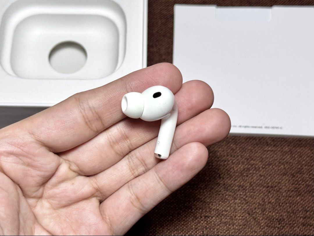 Airpods PRO 3 RIGHT POD ONLY (Category: Earphones) located in Manila. Submitted by prelovedbyporttt (Listing ID 1449715014, Image 1). Description: Airpods PRO 3 RIGHT POD ONLY 🔗PERSONAL WARRANTY: 1 MONTH (Valid as long as the item hasn’t been dropped or exposed to water) • 100% No hidden defects • 100% Battery health is in great condition • 100% Fully functional • 100% Original item (feel free to check my transaction post on my page for proof of