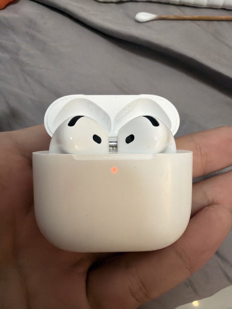 Apple AirPods 4