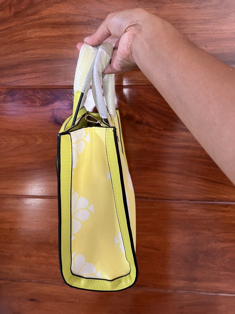 Apple Green Handbag with sling (Category: Shoulder Bags) located in Manila. Submitted by helloluckyme (Listing ID 1449607576, Image 3). Description: Apple Green Handbag with sling and dustbag. Never used. No brand.