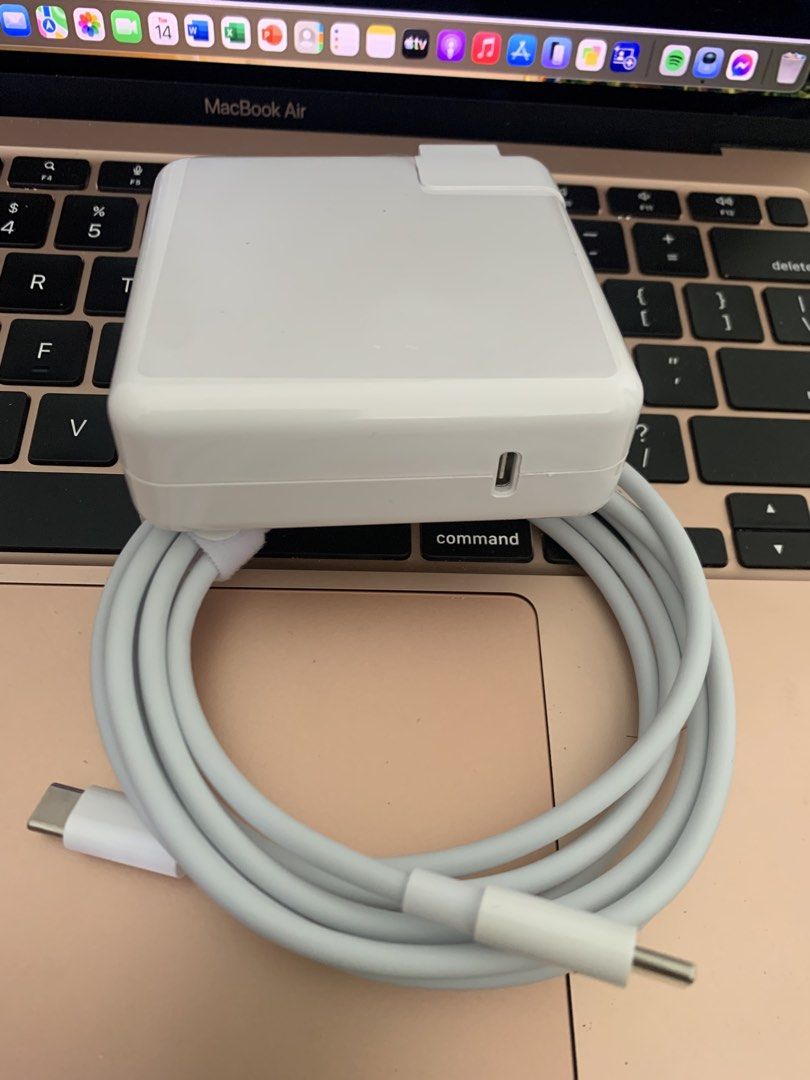 Apple MacBook Type C 96Watts Charger (Category: Chargers & Cables) located in San Juan City. Submitted by ph_gadgets_hub (Listing ID 1449539317, Image 2). Description: Apple MacBook Air / MacBook Pro charger. The 96W USB-C Power MacBook Adapter efficient charging at home, in the office, or on the go. It’s compatible MacBook Charger. SALE‼️ ₱2,000 96W USB-C Power MacBook Adapter with Type C to Type C Cable (2m) Macbook Charger Brand new ₱1,600 96W