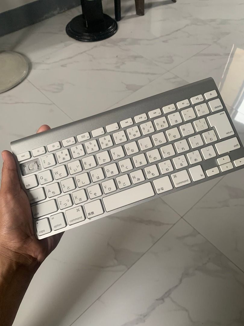 Apple Magic Keyboard A1314 Japanese Layout (Category: Computer Keyboard) located in Caloocan City. Submitted by kandmshop (Listing ID 1449628179, Image 2). Description: Apple Magic Keyboard A1314 (Japanese layout). Silver/white, wireless. Works great, green indicator light. Perfect for Mac..