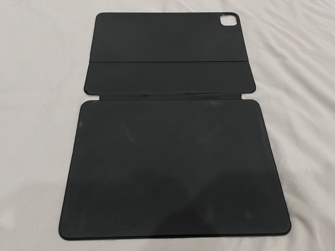 Apple Smart Keyboard Folio (11in) (Category: Cases & Sleeves) located in Dasmarinas. Submitted by imjvsr (Listing ID 1449670199, Image 2). Description: - Authentic Apple Smart Keyboard Folio (11in) - Works with 11-inch iPad Air (4th, 5th and 6th generation), iPad Pro 11-inch (1st, 2nd, 3rd, and 4th generation) - Very well used - All keys perfectly working - Connector pin perfectly working - With minor imperfections as seen in the photos - Complet