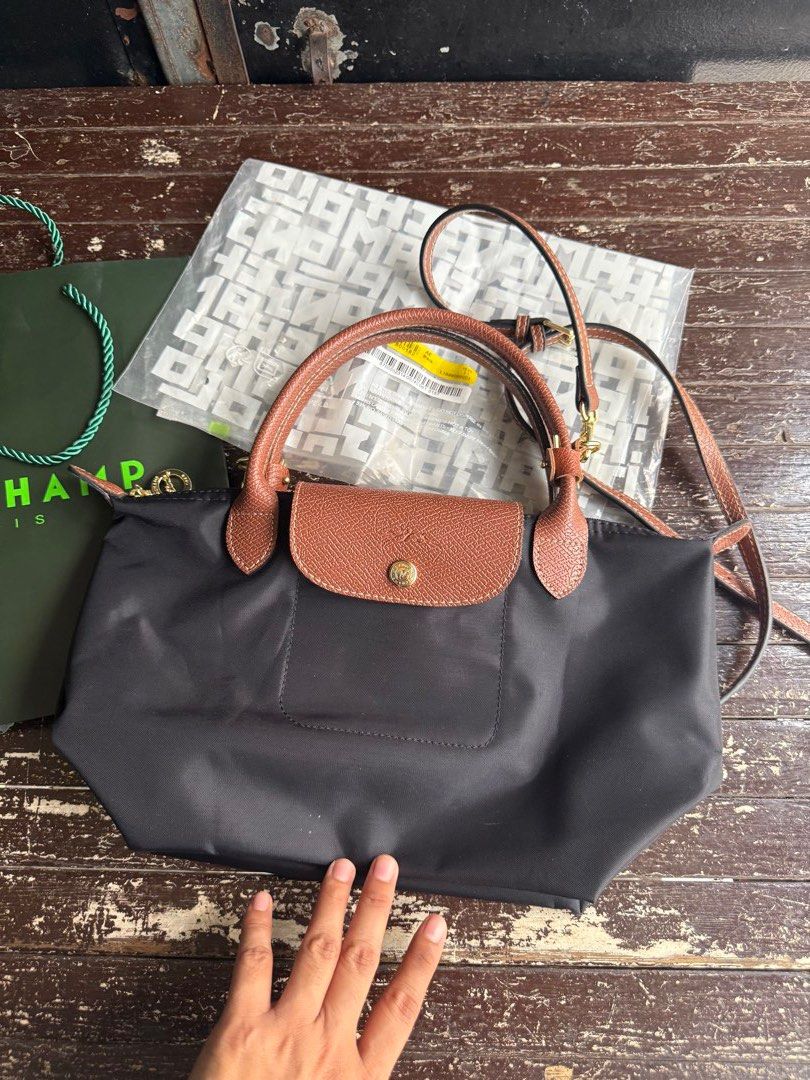 Authentic Longchamp Le Pliage Neo Bag - Black and Gray (Category: Luxury Bags & Wallets) located in Caloocan City. Submitted by threegirlscloset2 (Listing ID 1449680047, Image 3). Description: Authentic Hindi nagamit; natambak lang siya Two colors available: Black and Gray - SOLD❌ Negotiable - please send your offer badly needed to dispose these two bag. .