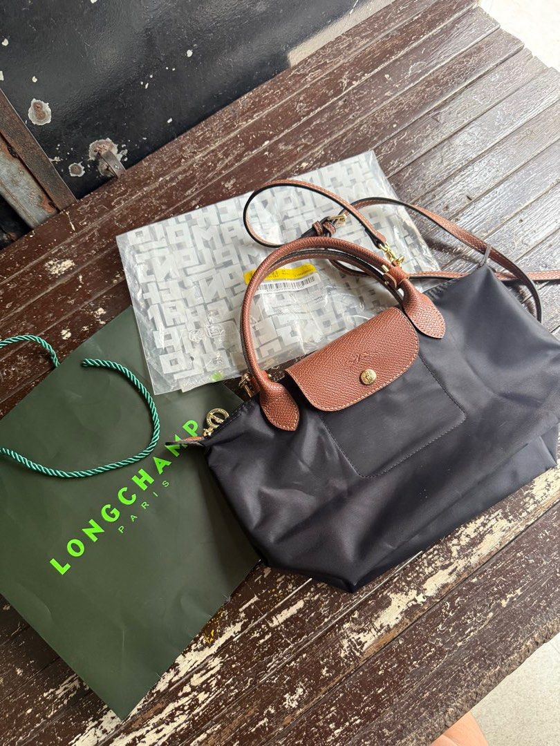 Authentic Longchamp Le Pliage Neo Bag - Black and Gray (Category: Luxury Bags & Wallets) located in Caloocan City. Submitted by threegirlscloset2 (Listing ID 1449680047, Image 2). Description: Authentic Hindi nagamit; natambak lang siya Two colors available: Black and Gray - SOLD❌ Negotiable - please send your offer badly needed to dispose these two bag. .