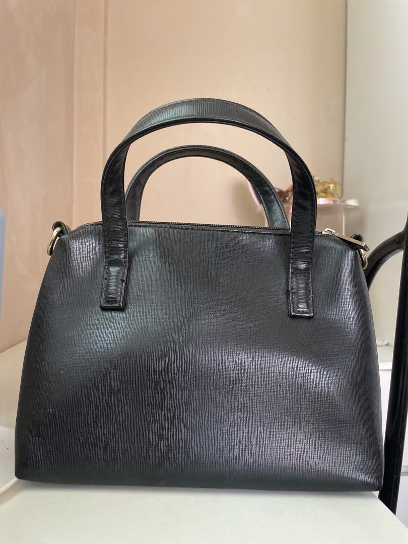 Ayla Black Leather Handbag (Category: Luxury Bags & Wallets) located in Baao. Submitted by closetbykb (Listing ID 1449556837, Image 2). Description: - Brand: Ayla - Material: Black Leather - Features: Top handles, detachable shoulder strap - Design: Simple and classic - Interior: Spacious and clean - Use: Ideal for daily wear, versatile for any outfit.