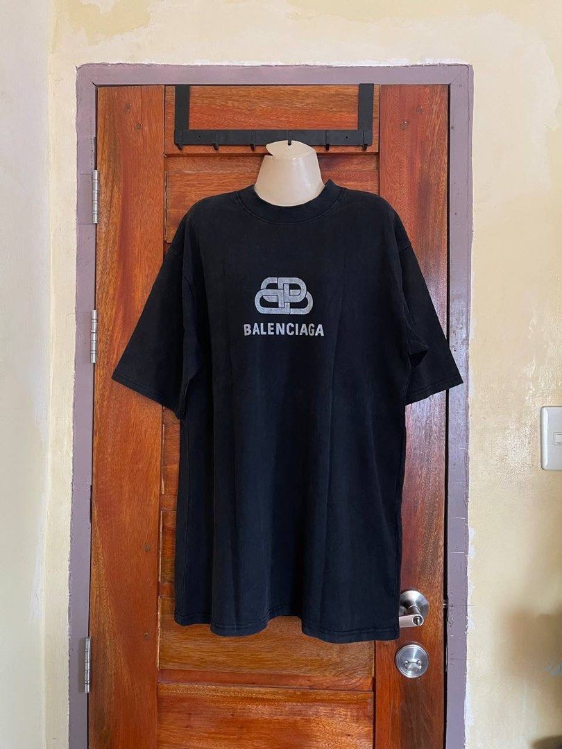 Balenciaga Interlock BB Logo Shirt (Category: Luxury Apparel) located in Baler. Submitted by definitelynotmics (Listing ID 1449539195, Image 1). Description: FOR SALE BALENCIAGA INTERLOCK BB LOGO OVERSIZED SHIRT SUPER NICE IN ACTUAL AUTHENTIC | ORIGINAL COLOR RATE 9/10 IN EXCELLENT CONDITION WASHED AND READY TO WEAR THICK FABRIC SIZE MEDIUM ON TAG WIDTH 22.5 INCHES | LENGTH 32.5 INCHES BEST FIT SIZE LARGE TO EXTRA LARGE BODY FRAME COMPLETE TAG AN