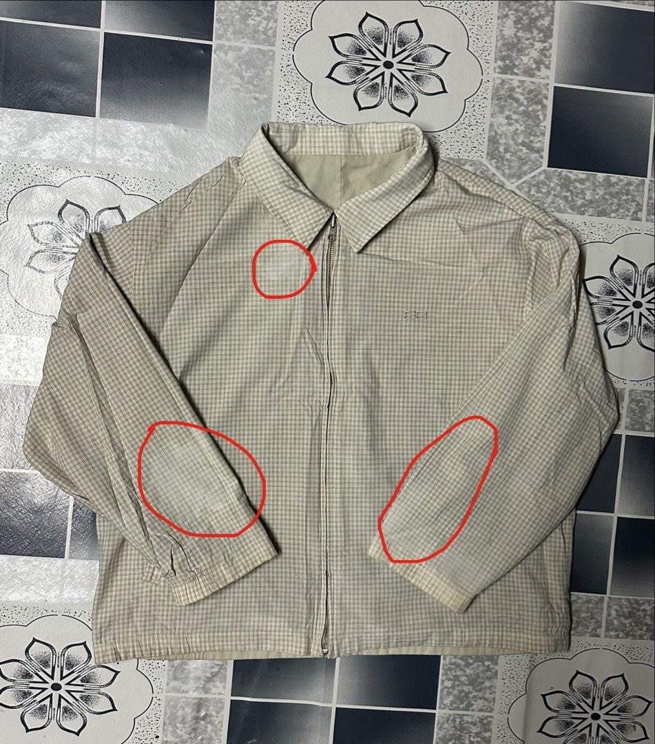 Balenciaga reversible jacket (Category: Coats, Jackets and Outerwear) located in Tuaran. Submitted by thrifty_item (Listing ID 1449683706, Image 3). Description: Balenciaga reversible harrington jacket CONDITION : 8.7/10 SIZE : BOLEH RJK GMBR MADE : ( ? ) ITEM : PRELOVED ( 🚨 ) - Rujuk gmbr NO. 3 bahagian yg di bulat ada kesan pudar. -Rujuk gmbr akhir, ada kesan stain sikit dekat legan dan ada kesan distressed sikit. PENGHANTARAN : J&T DFOD📮 NEG