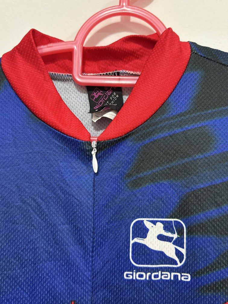 Bicyle Jersey (Category: Other Sports Equipment and Supplies) located in Petaling Jaya. Submitted by fuyoobundle (Listing ID 1449686930, Image 2). Description: Condition nice 9/10 Made in italy Zip smooth No defect m size .