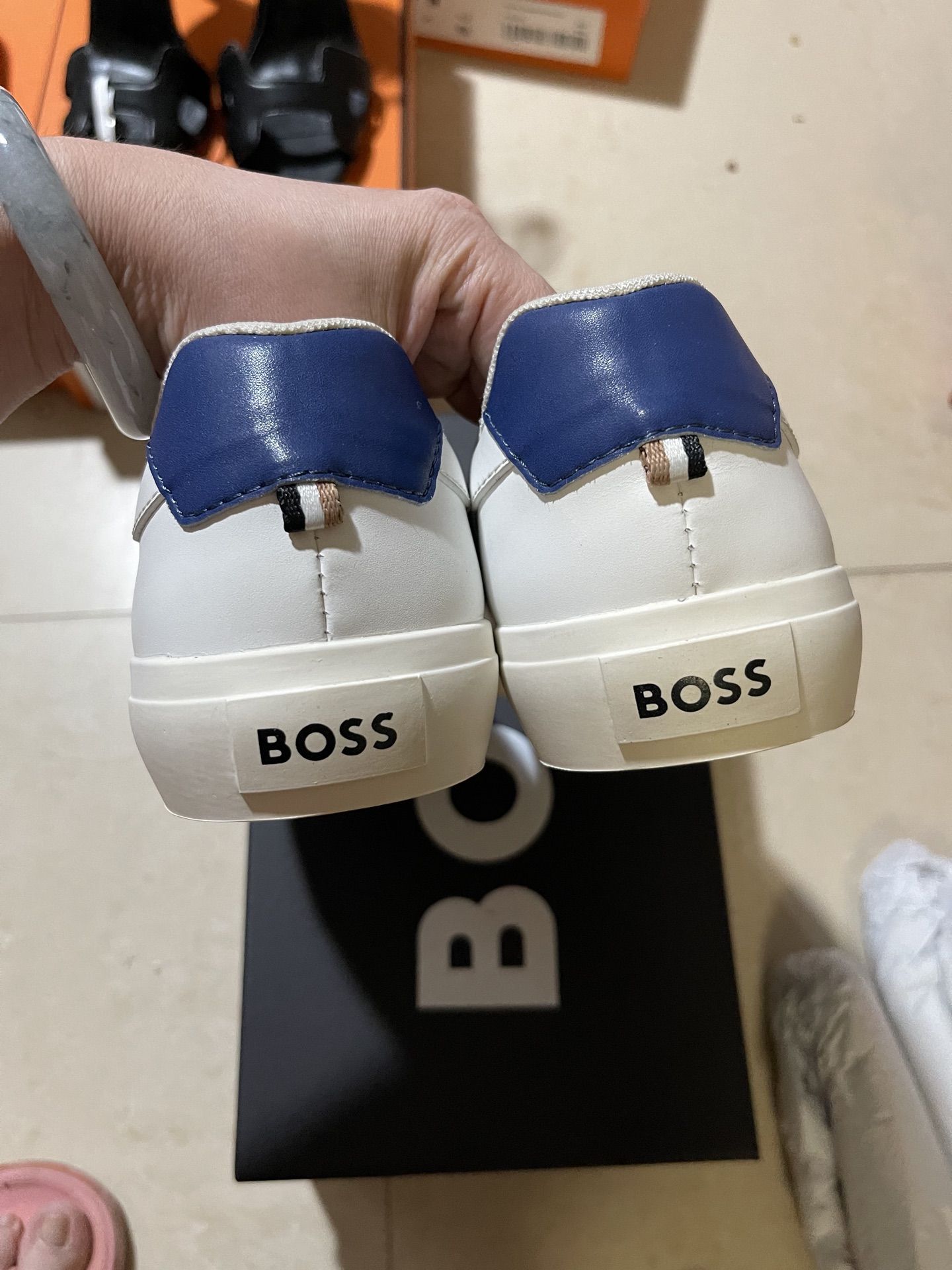 Boss白色 運動百搭休閑小白鞋系列 （分類：波鞋）位於 Hong Kong。 由 lovesports777 提交（商品編號 1449538182，圖片 3）。簡介： 。