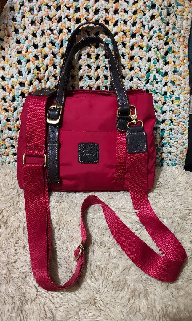 Brics (Category: Cross-body Bags) located in Cebu City. Submitted by lumaynojes00490 (Listing ID 1449565045, Image 3). Description: good condition medium size.
