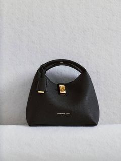 (Category: ) located in . Submitted by trust_preloved (Listing ID 1449573238, Image 1). Description: .