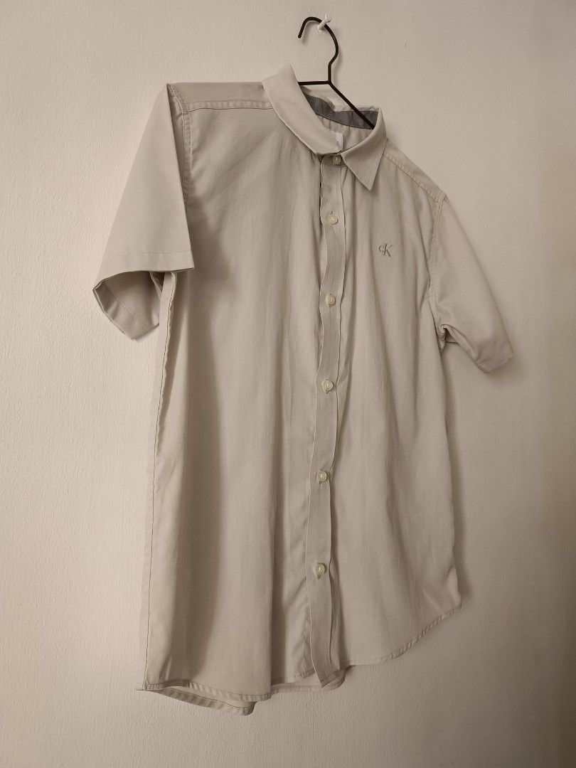 Calvin Klein Short Sleeve Button Up Shirt (Category: Formal Shirts) located in Manila. Submitted by shajanina.14 (Listing ID 1449597377, Image 2). Description: Calvin Klein Original New, with tag attached Large on tag As per measuring tape, Shoulder- 16 inches Bust- up to 38 inches Waist- up to 38 inches Length- 26 inches.