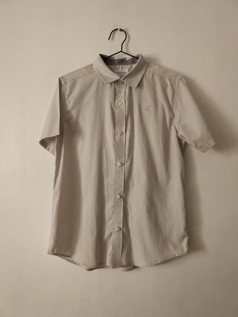Calvin Klein Short Sleeve Button Up Shirt (Category: Formal Shirts) located in Manila. Submitted by shajanina.14 (Listing ID 1449597377, Image 1). Description: Calvin Klein Original New, with tag attached Large on tag As per measuring tape, Shoulder- 16 inches Bust- up to 38 inches Waist- up to 38 inches Length- 26 inches.