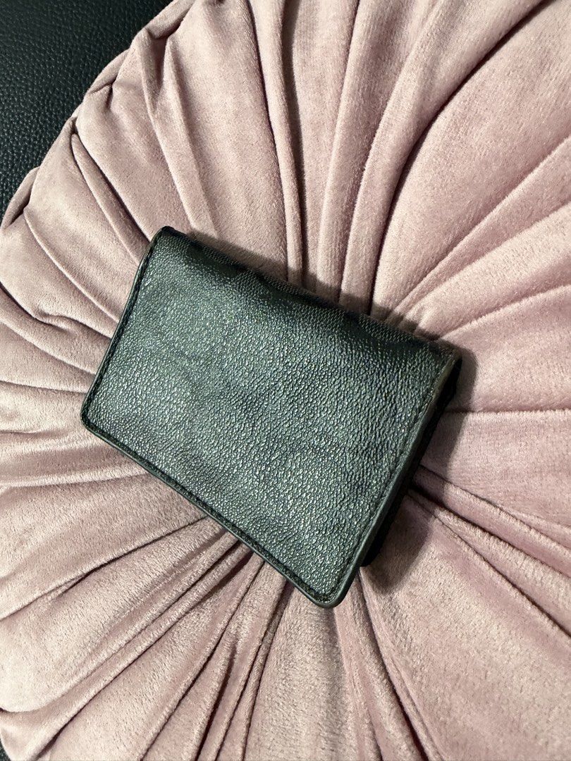 Card holder (Category: Wallets & Card Holders) located in Mexico. Submitted by simang888 (Listing ID 1449589017, Image 1). Description: COACH bought in USA. Personal used by husband..
