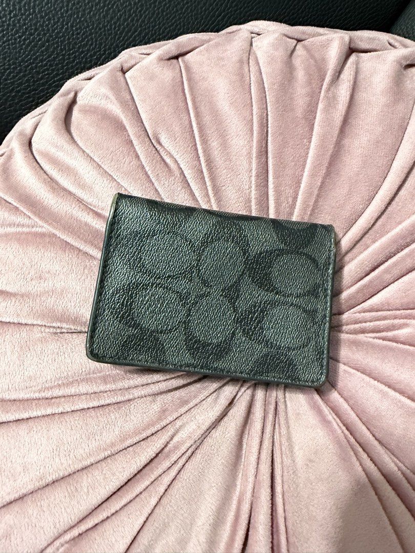 Card holder (Category: Wallets & Card Holders) located in Mexico. Submitted by simang888 (Listing ID 1449589017, Image 2). Description: COACH bought in USA. Personal used by husband..