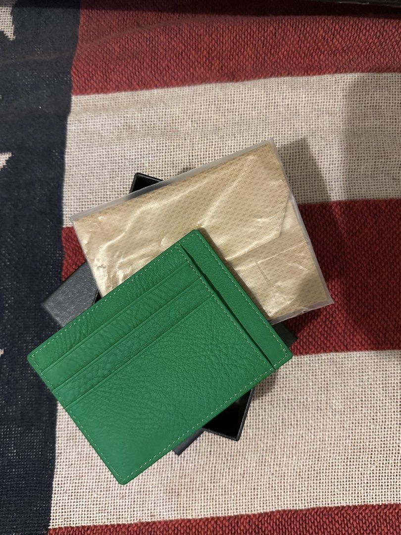 Card holder （分類：銀包、卡片套）位於 Hong Kong。 由 wyllk 提交（商品編號 1449685345，圖片 1）。簡介： 綠色卡片圖 全新有保護套。