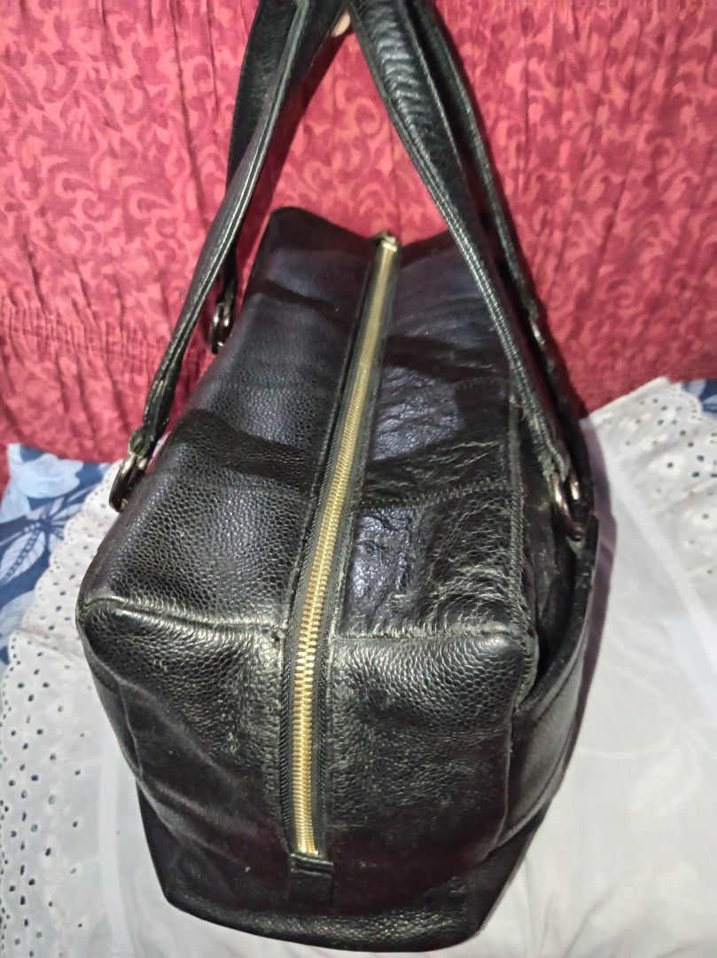 Chanel black caviar tote bag (Category: Luxury Bags & Wallets) located in Malolos. Submitted by shoptokyothrift (Listing ID 1449567000, Image 2). Description: Chanel caviar large tote bag Auth leather Vintage As is Bought in thrift store in Japan 2019 Check photo for details.