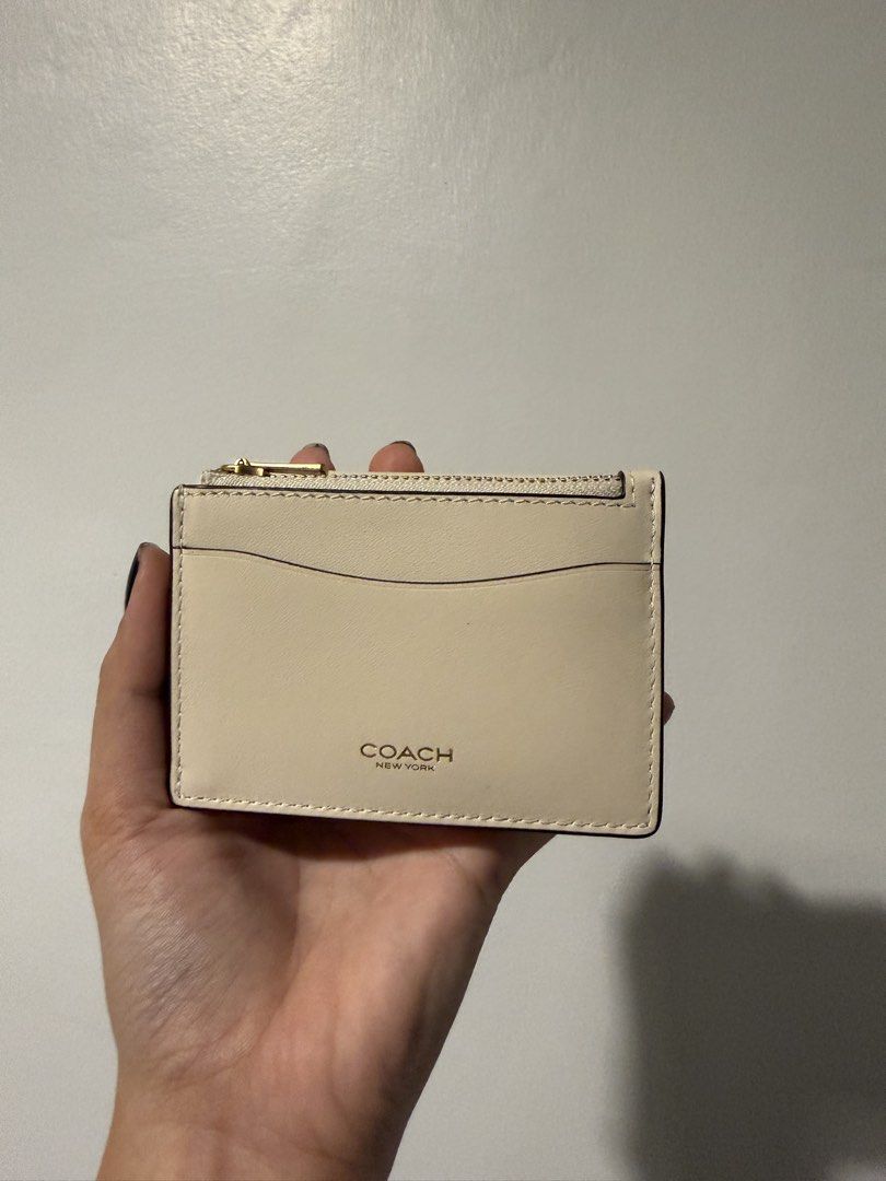 BN Card Holder Wallet Coach in white (Category: Luxury Bags & Wallets) located in Tanza. Submitted by shop.yvone (Listing ID 1449643589, Image 2). Description: BN card holder wallet coach in white Coach Essential Card Holder Chalk Material: Refined calf leather - new - never been used - ordered this from pasabuy (JP) Transaction details: Price: ₱6850 Meet up: sm city tanza / robinsons gen tri Delivery: lalamove/ j&t .