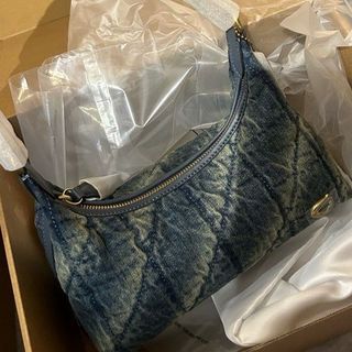 （分類：）位於 。 由 bellezza. 提交（商品編號 1449542970，圖片 1）。簡介： 。