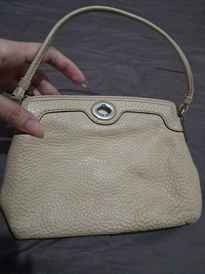 Original Coach Small Bag (Category: Luxury Bags & Wallets) located in Quezon City. Submitted by kate_168 (Listing ID 1449543349, Image 2). Description: Original From the US Personally-owned Only occasionally used MOP: Gcash Delivery: c/o buyer Location: Quezon City.