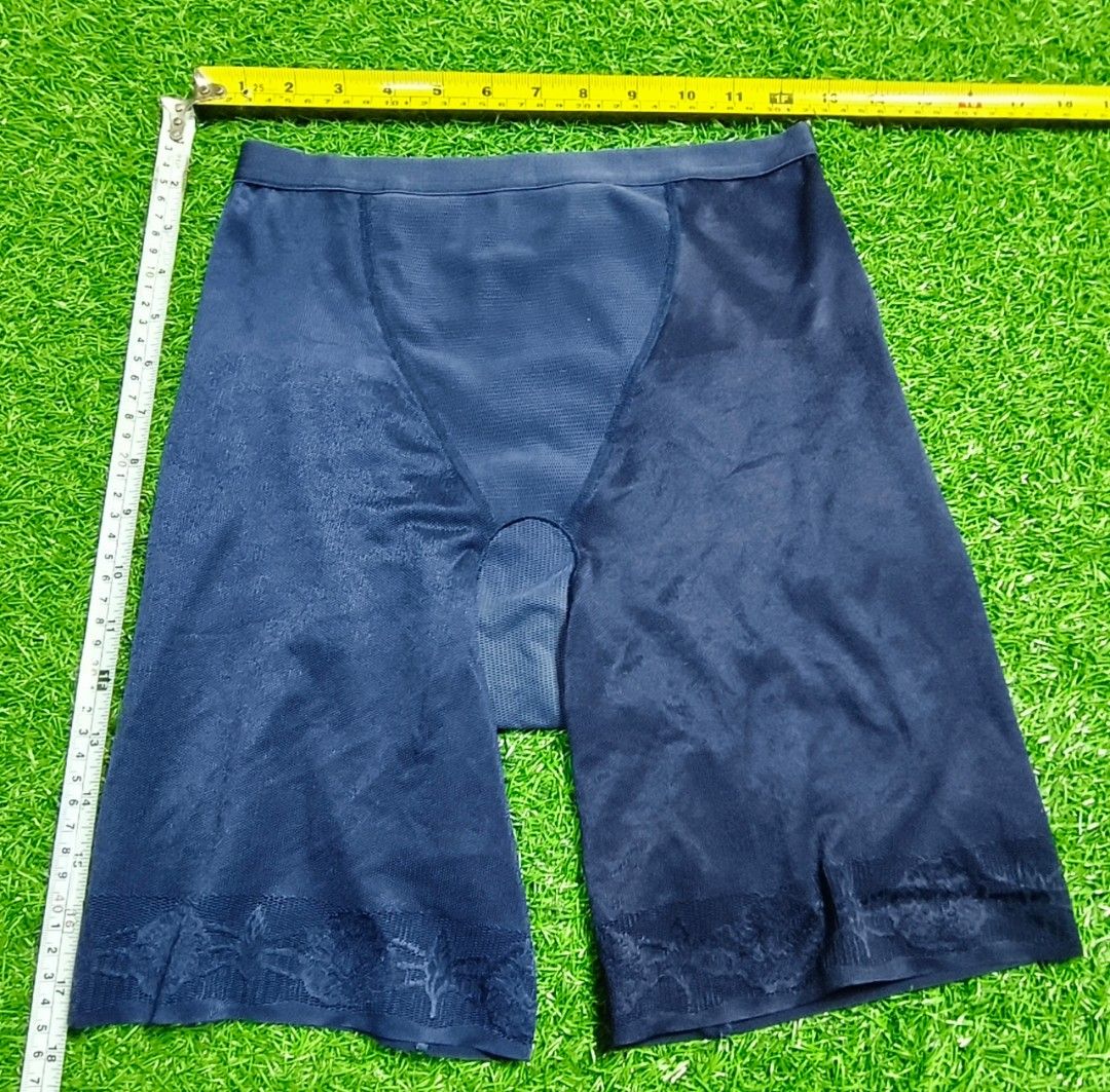 Code : 100 (Category: New Undergarments & Loungewear) located in Sungai Buloh. Submitted by Zirahh.BndleNightware (Listing ID 1449709372, Image 1). Description: 9/10.