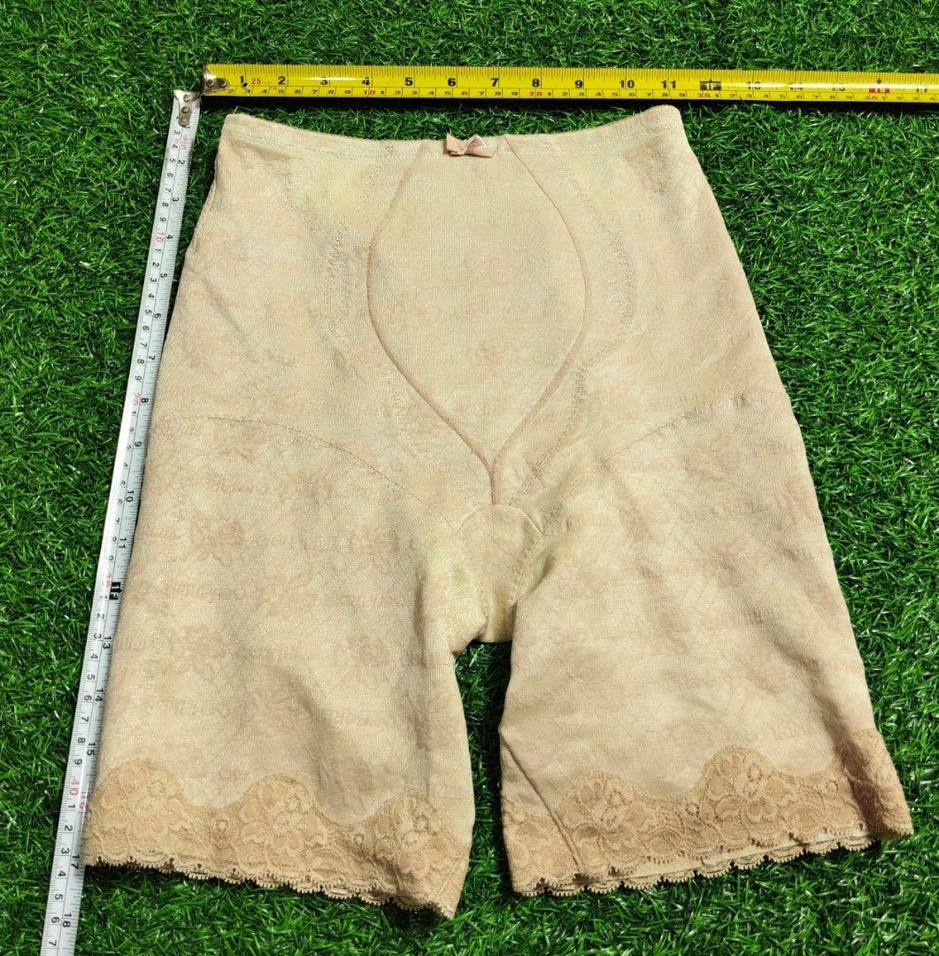 Code : 101 (Category: New Undergarments & Loungewear) located in Sungai Buloh. Submitted by Zirahh.BndleNightware (Listing ID 1449709473, Image 1). Description: 9/10.