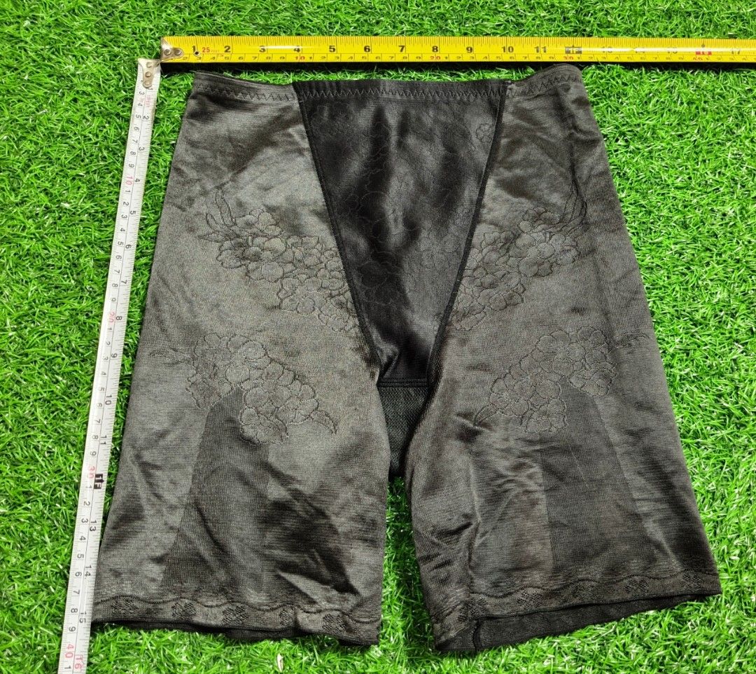 Code : 102 (Category: New Undergarments & Loungewear) located in Sungai Buloh. Submitted by Zirahh.BndleNightware (Listing ID 1449709594, Image 1). Description: 9/10.