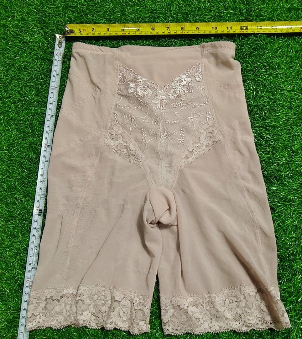 Code : 104 (Category: New Undergarments & Loungewear) located in Sungai Buloh. Submitted by Zirahh.BndleNightware (Listing ID 1449709755, Image 1). Description: 9/10.