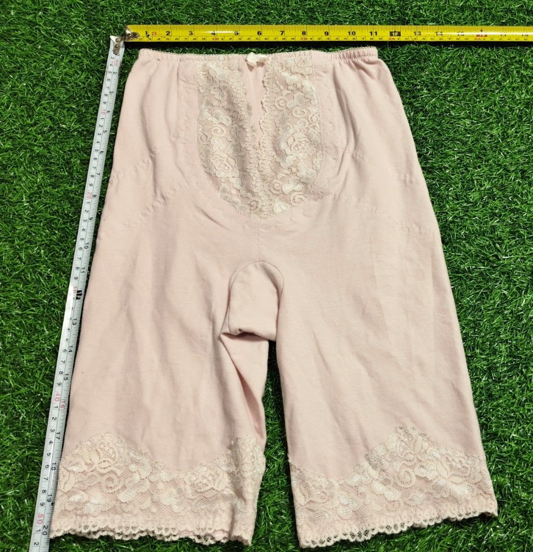 Code : 111 (Category: New Undergarments & Loungewear) located in Sungai Buloh. Submitted by Zirahh.BndleNightware (Listing ID 1449713284, Image 1). Description: 9/10.
