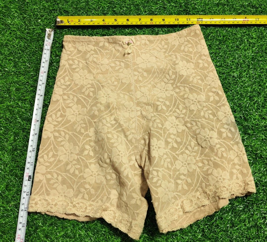 Code : 71 (Category: New Undergarments & Loungewear) located in Sungai Buloh. Submitted by Zirahh.BndleNightware (Listing ID 1449698631, Image 1). Description: 9/10.