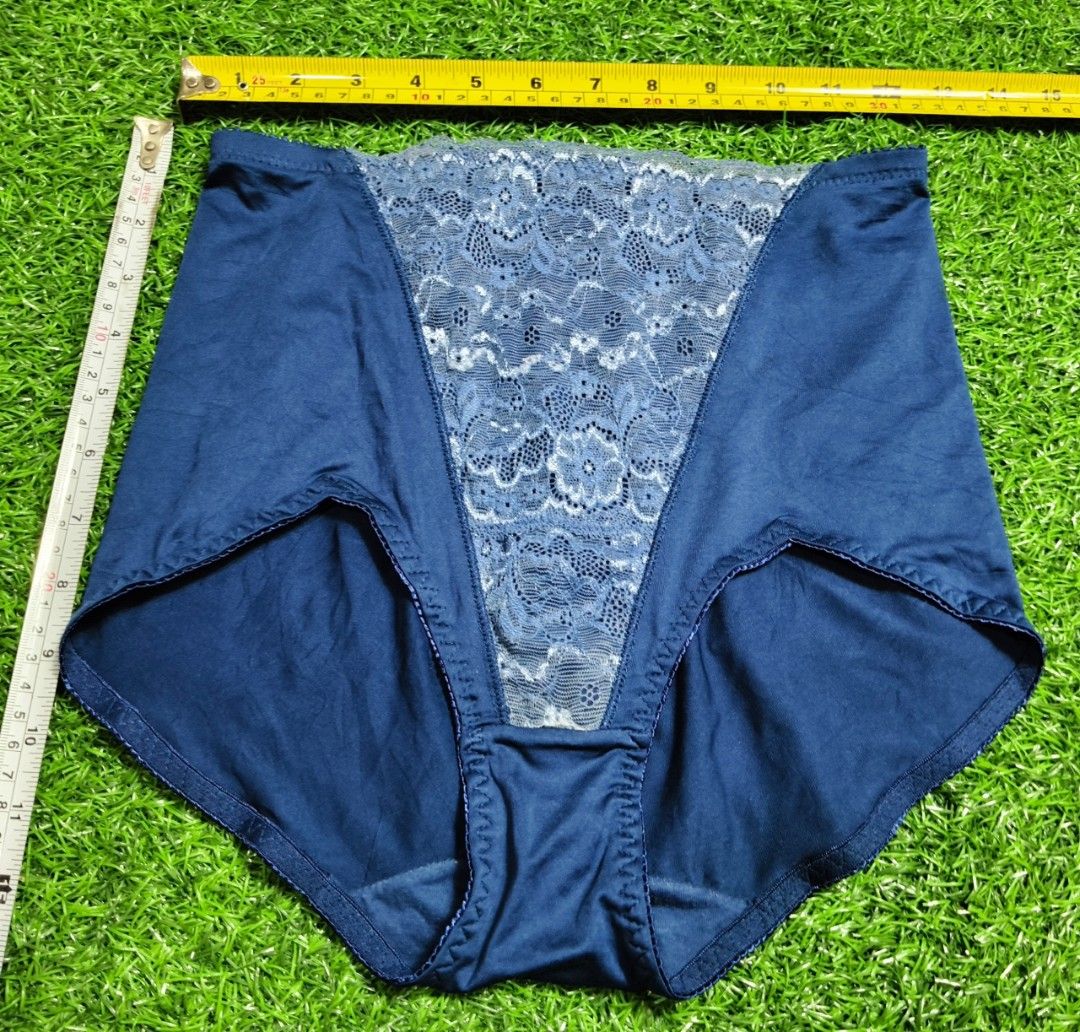 Code : 82 (Category: New Undergarments & Loungewear) located in Sungai Buloh. Submitted by Zirahh.BndleNightware (Listing ID 1449701403, Image 1). Description: 9/10.