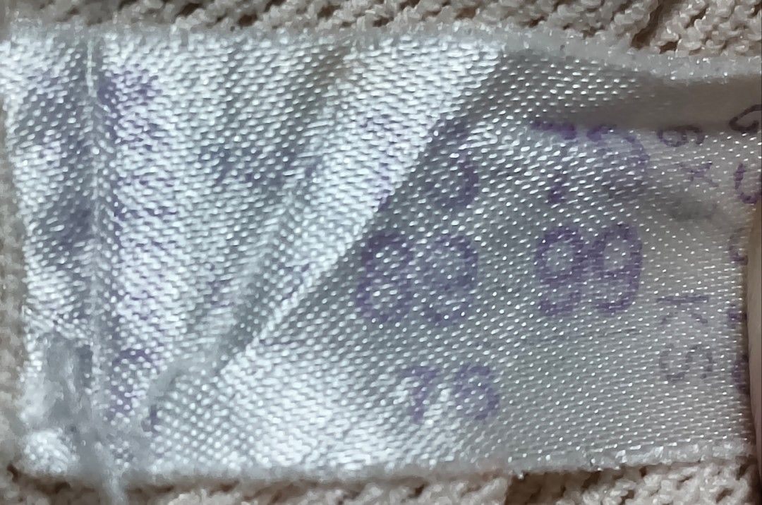 Code : 83 (Category: New Undergarments & Loungewear) located in Sungai Buloh. Submitted by Zirahh.BndleNightware (Listing ID 1449701575, Image 2). Description: 9/10.