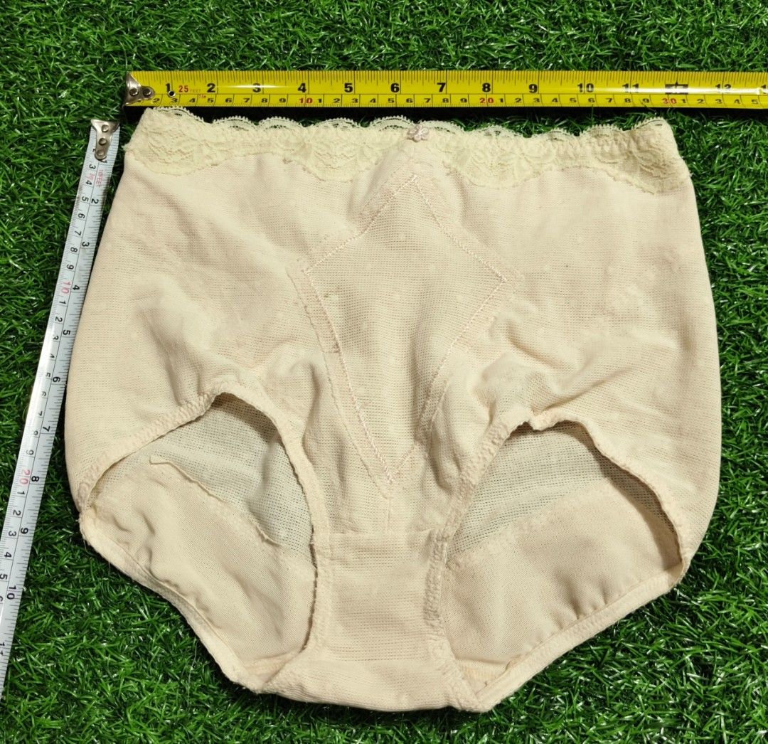 Code : 83 (Category: New Undergarments & Loungewear) located in Sungai Buloh. Submitted by Zirahh.BndleNightware (Listing ID 1449701575, Image 1). Description: 9/10.
