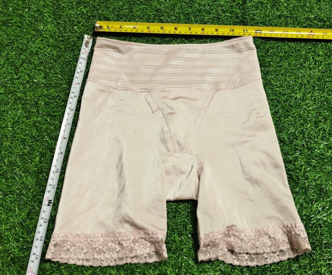 Code : 88 (Category: New Undergarments & Loungewear) located in Sungai Buloh. Submitted by Zirahh.BndleNightware (Listing ID 1449701981, Image 1). Description: 9/10.