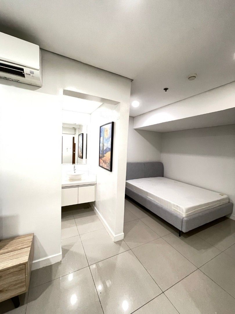 Condo (Category: Apartments & Condos) located in Manila. Submitted by quickriver.12aabc (Listing ID 1449587465, Image 3). Description: 16k bare unit ( can request bunk bed) 21k semi furnished Location: Parañaque, sapphire seaviewpark beside okada 1 month advance 1 month deposit +10k.