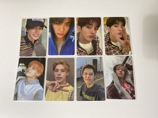 （分類：）位於 。 由 chloeseonghyeon.11 提交（商品編號 1449651879，圖片 1）。簡介： 。