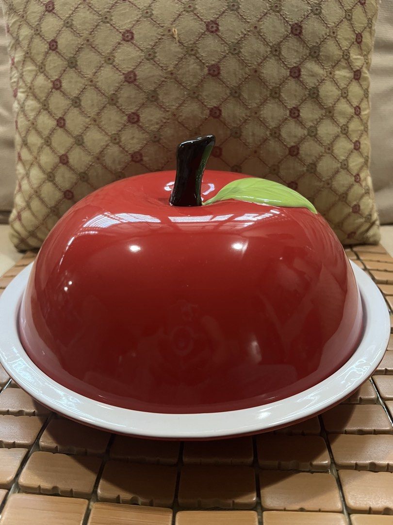 Crate & Barrel Apple Pie Dish plate with Covet (Category: Other Kitchenware & Tableware) located in Makati City. Submitted by Kloset (Listing ID 1449701290, Image 1). Description: .