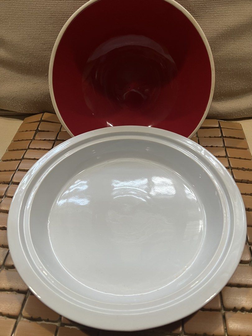 Crate & Barrel Apple Pie Dish plate with Covet (Category: Other Kitchenware & Tableware) located in Makati City. Submitted by Kloset (Listing ID 1449701290, Image 2). Description: .